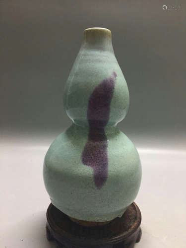 A PURPLE-SPLASHED JUNYAO GOURD-SHAPED VASE