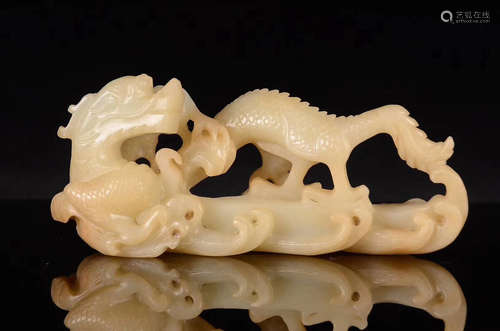 A HETIAN JADE DRAGON SHAPED BRUSH HOLDER