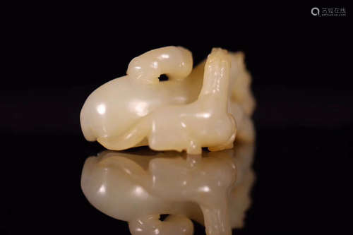 A HETIAN JADE CARVED HORSE SHAPED PENDANT