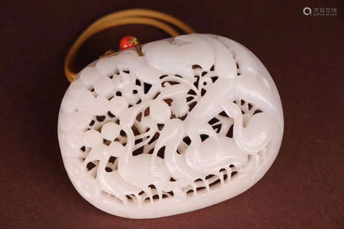 A HETIAN JADE CARVED PENDANT