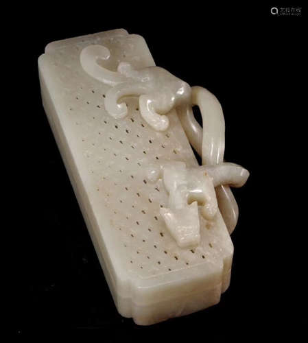 A CHI-DRAGON PATTERN HETIAN JADE BOX