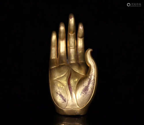 A GILT BRONZE BUDDHA HAND SHAPED PENDANT