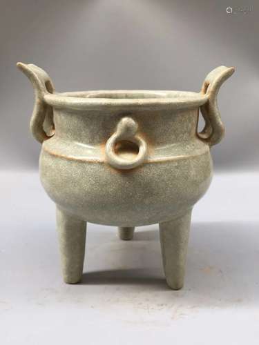 A LONGQUAN TRIPOD CENSER