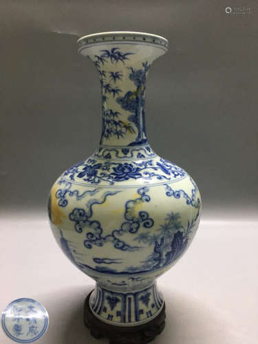 A BLUE AND WHITE VASE