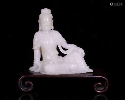 A HETIAN JADE CARVED GUANYIN STATUE