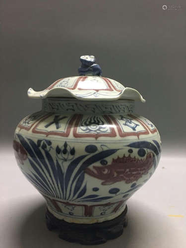 A BLUE AND WHITE UNDERGLAZE RED FISH PATTERN JAR