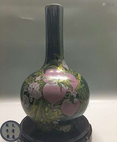 A GREEN-GROUND GILT PEACH PATTERN BOTTLE VASE