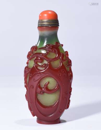 A RED-OVERLAY GLASS SNUFF BOTTLE