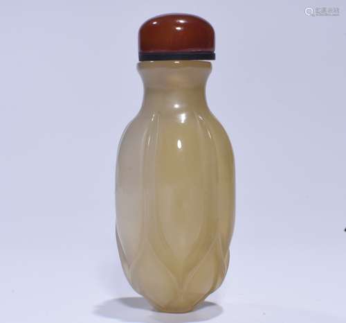 A  AGATE SNUFF BOTTLE