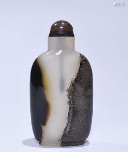 AN AGATE SNUFF BOTTLE