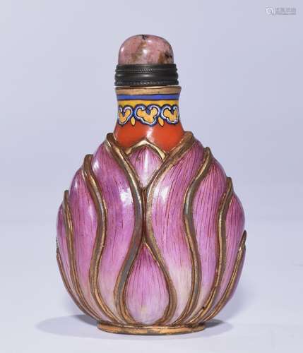 A FAMILLE ROSE SNUFF BOTTLE, YONGZHENG MARK