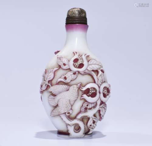 A CARVED SNUFF BOTTLE