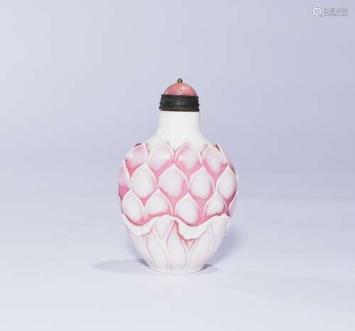 A CARVED PINK AND WHITE GLAZED SNUFF BOTTLE
