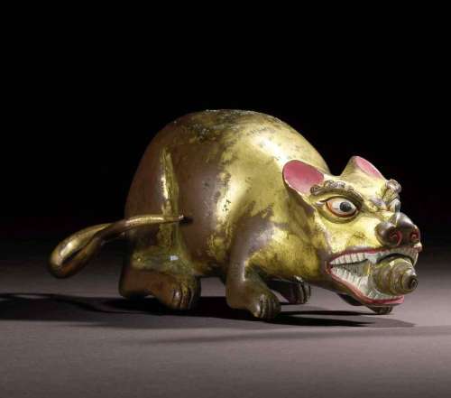 TIBET, 19TH/20TH CENTURY A PAIR OF GILT COPPER ALLOY MONGOOSES