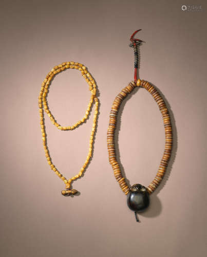 TWO MALAS WITH SKULLS