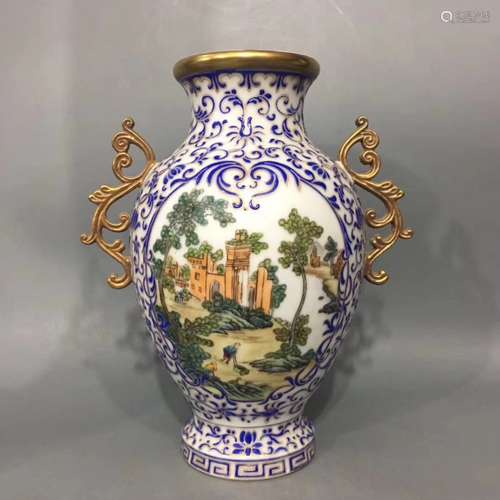 A GILT AND ENNAMEL GLAZED VASE WITH QIANLONG MARK