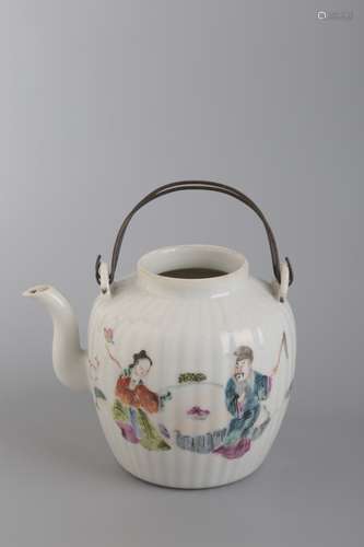 A FAMILLIE ROSE TEAPOT