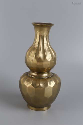 A GOURD BRONZE VASE