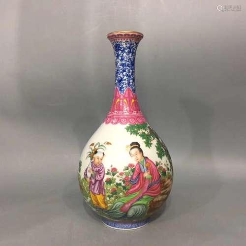 A GILT ENAMEL GLAZED VASE WITH QIANLONG MARK