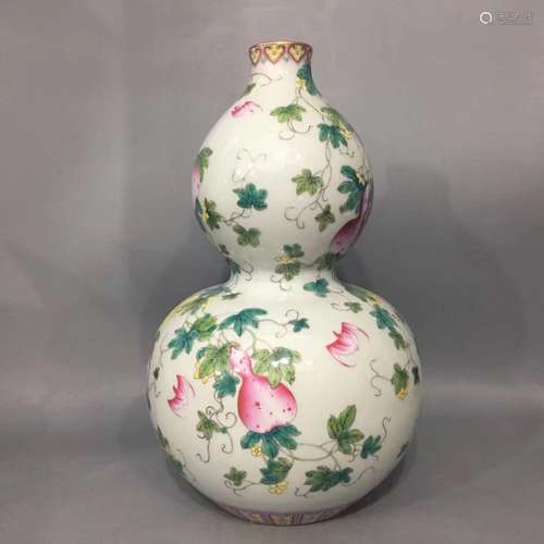 A GILT ENAMEL GLAZED GOURD VASE