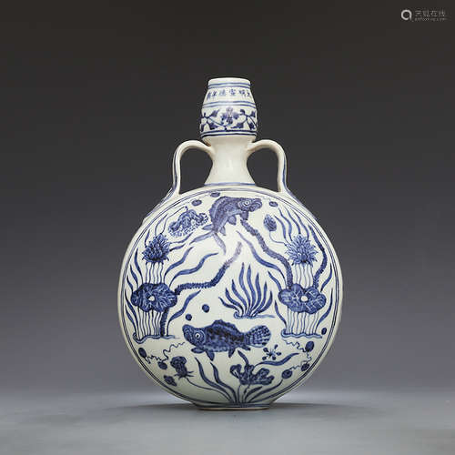 A BLUE AND WHITE FLAT VASE