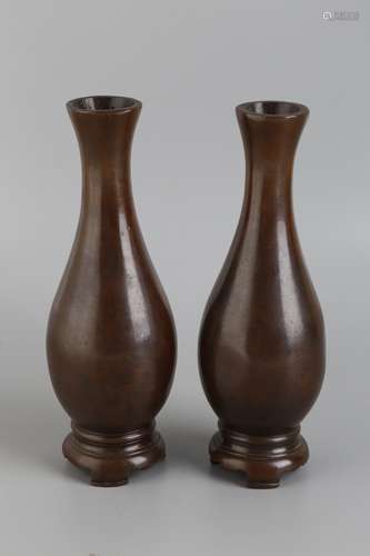 A PAIR OF BRONZE VASE