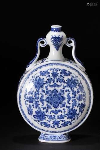 A BLUE AND WHITE FLAT VASE