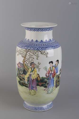 A FAMILLIE ROSE VASE WITH QIANLONG VASE