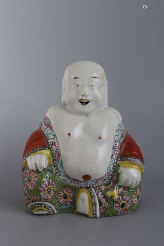 A FAMILLIE ROSE BUDDHA FIGURE