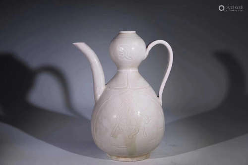 10-12TH CENTURY, A DING KILN FIGURE PATTERN GOURD DESIGN EWER, SONG DYNASTY