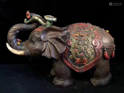 19TH CENTURY, AN ELEPHANT DESIGN PURPLE CLAY ORNAMENTS, LATE QING DYNASTY