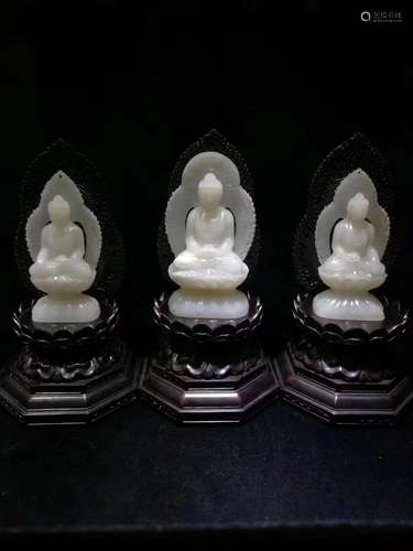 A SET OF HETIAN JADE BUDDHA FIGURE ORNAMENTS