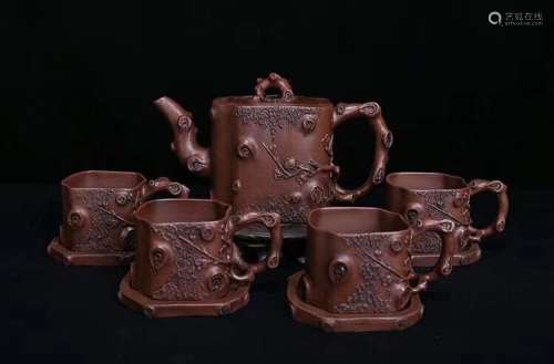 A SET OF PLUM BLOSSOM PATTERN TEA POT&CUPS