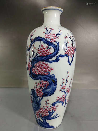 A PLUM BLOSSOM PATTERN BLUE&WHITE UNDERGLAZED RED GUANYIN VASE