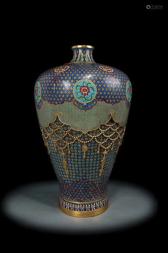 17-19TH CENTURY, A CLOISONNE ENAMELS YINGLUO PLUM VASE, QING DYNASTY