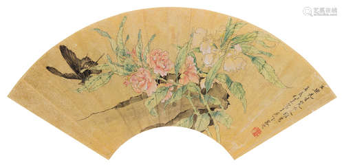 任薰（1835～1893） 花蝶扇面 镜框 设色泥金纸本