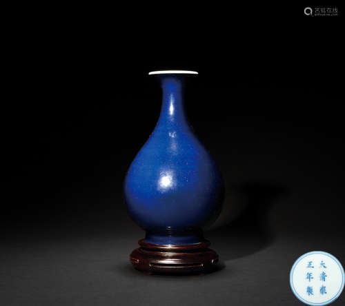 清雍正 祭藍釉玉壺春瓶
