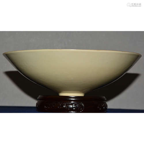 CHINESE LARGE DING STYLE ANHUA PORCELAIN BOWL