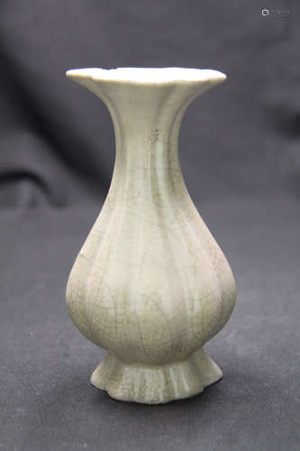 CHINESE PORCELAIN VASE