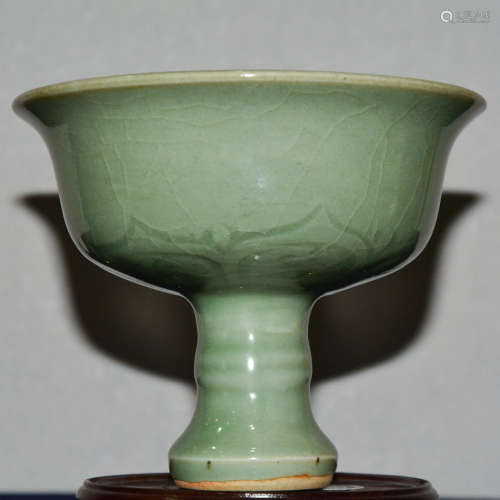 CHINESE LONGQUAN CELADON GLAZED STEM CUP