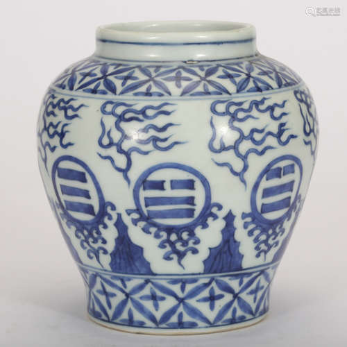 CHINESE BLUE AND WHITE PORCELAIN JAR