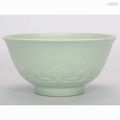 CHINESE CELADON GLAZED PORCELAIN BOWL