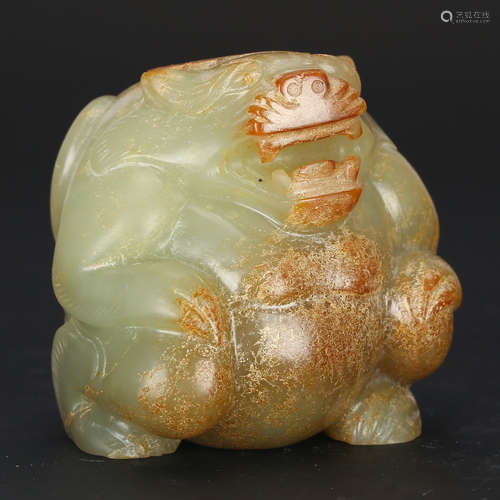 CHINESE ARCHAIC JADE BEAST