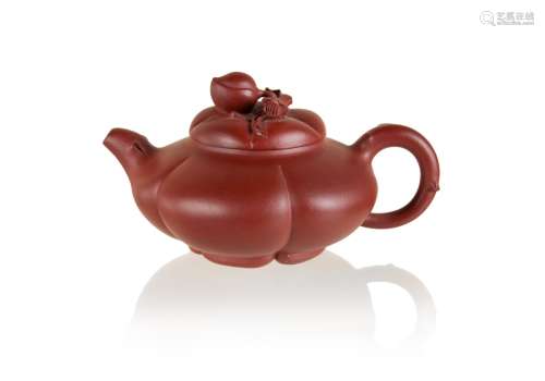 宜興聖桃款紫砂茶壺