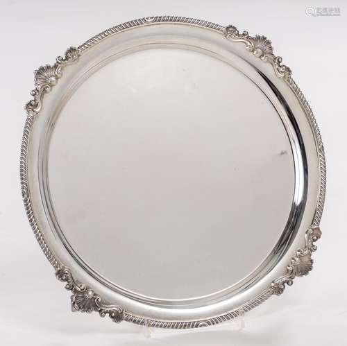 Plateau rond en argent sterling .925 de Sheffield, pieds griffes, bordure corde [...]