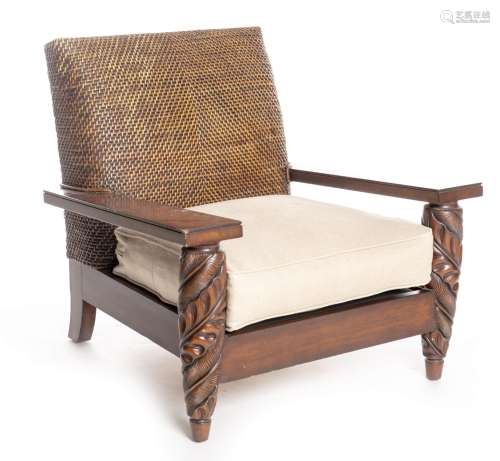 Ralph Lauren, fauteuil à large accoudoirs en bois exotique de style colonial, pieds [...]