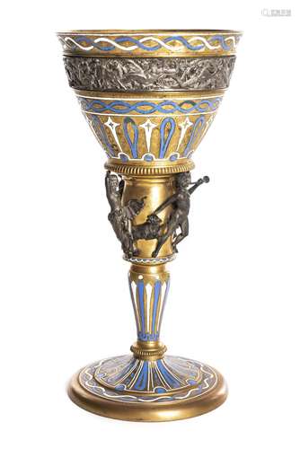 Grande coupe ou hanap en bronze doré ciselé et émail peint en blanc et bleu à [...]