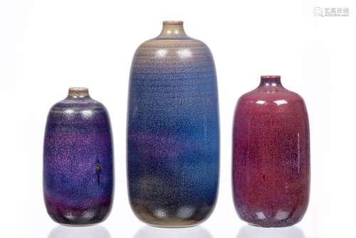 Édouard Chapallaz (1921-2016), trois petits vases soliflores de forme bouteille à [...]