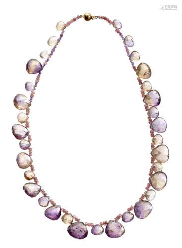 Collier en améthyste, citrine et amétrine violet et jaune avec fermoir en or jaune [...]