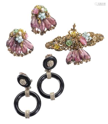 Demi-parure Miriam Haskell comprenant une broche et 2 clips à oreille faites de [...]